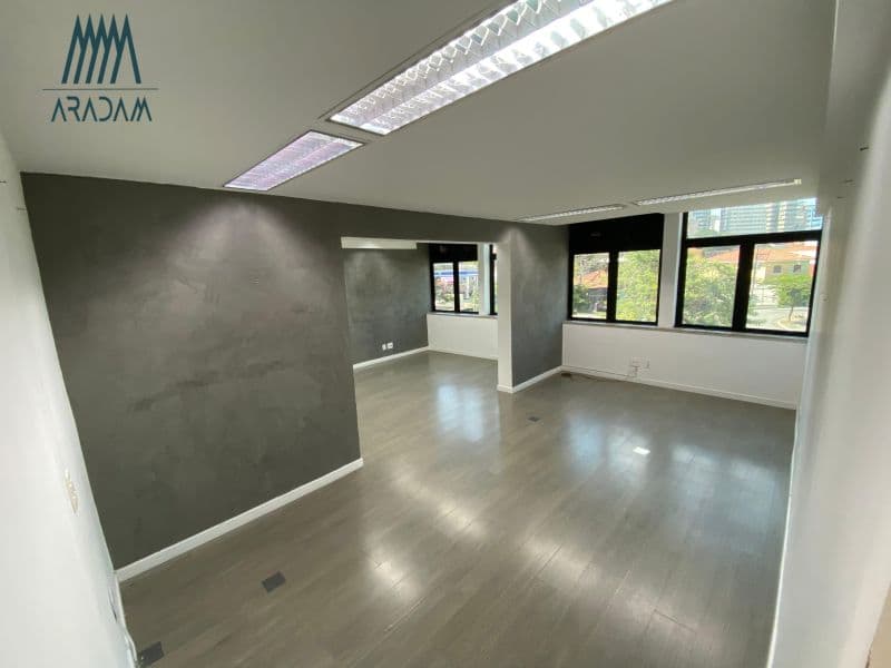 Sala Comercial de 120m para Locao  Avenida Bri — foto 1