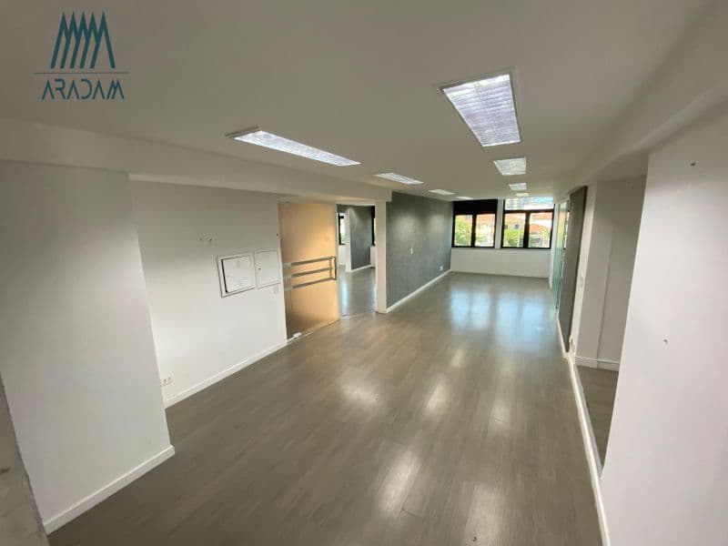 Sala Comercial de 120m para Locao  Avenida Bri — foto 2