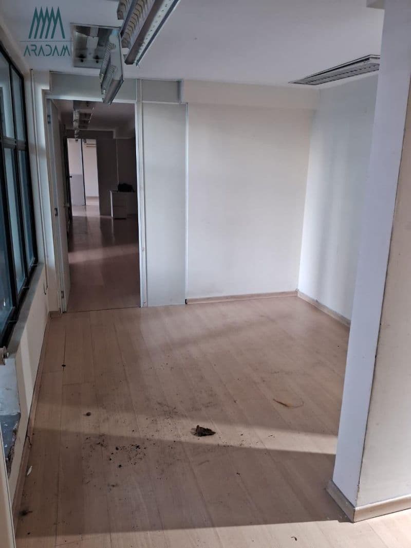 Sala Comercial de 119m para Locao  Avenida Bri — foto 2